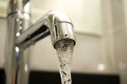 quais-os-principais-problemas-em-ingerir-agua-direto-da-torneira